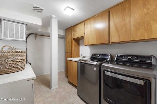 2772 W Lutherhaven Rd, Coeur Dalene, ID 83814 - clothes washing area with independent washer and dryer, baseboards, visible vents, a sink, and cabinet space