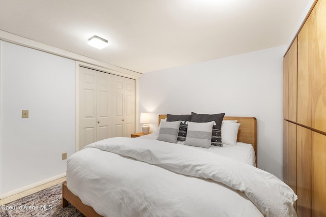 2772 W Lutherhaven Rd, Coeur Dalene, ID 83814 - bedroom featuring a closet and baseboards