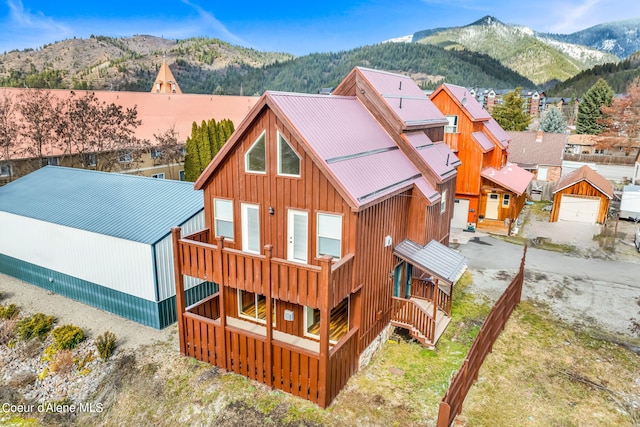 view of front of house featuring an outdoor structure, a mountain view, and a garage