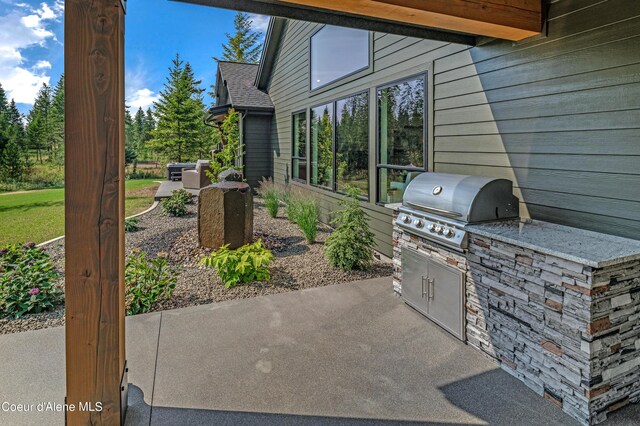 view of patio featuring a grill and an outdoor kitchen