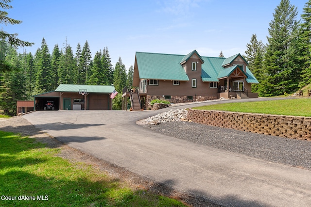 view of front of house featuring a front yard