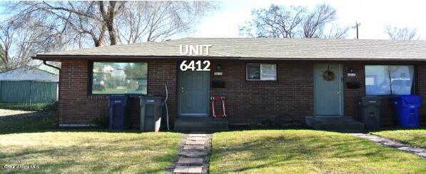 view of front of home with a front lawn