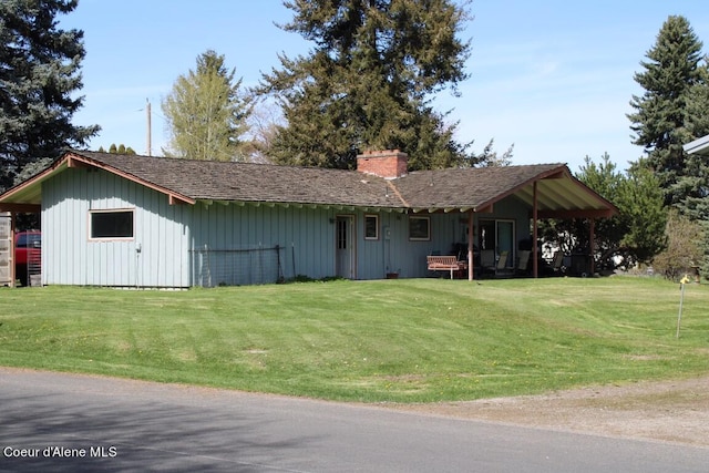 view of front of property with a front yard