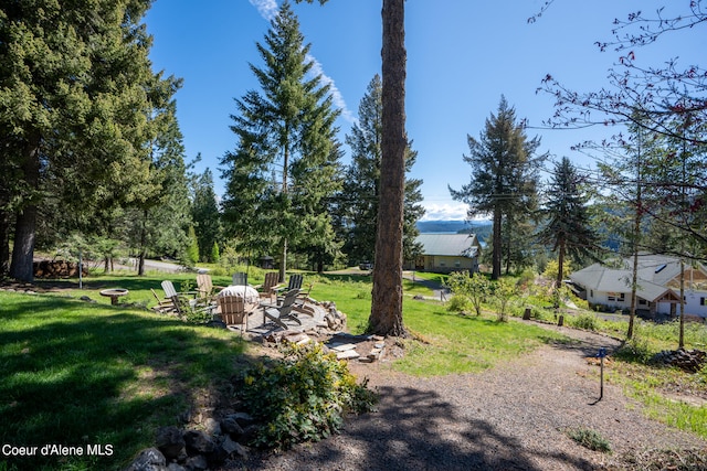 view of yard featuring a fire pit