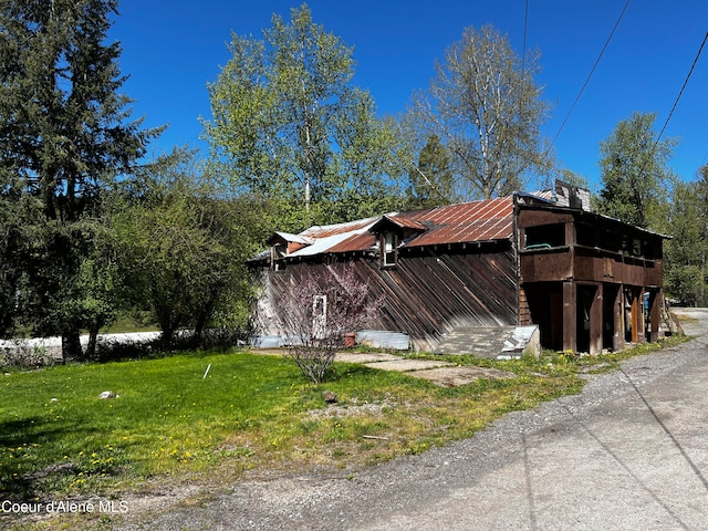 view of side of property with a lawn