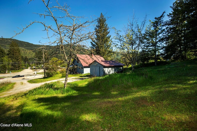 view of yard with a mountain view and a shed