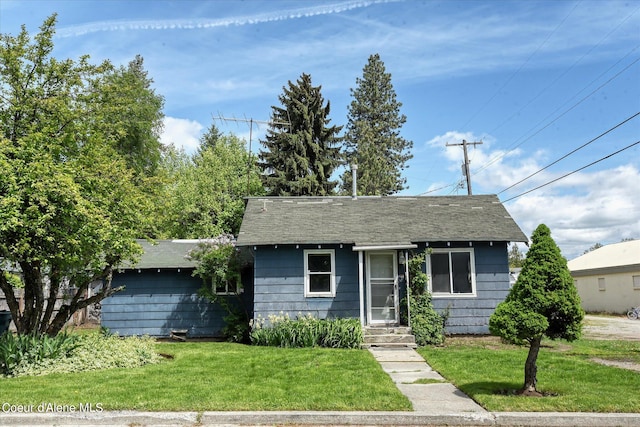 bungalow-style home featuring a front lawn