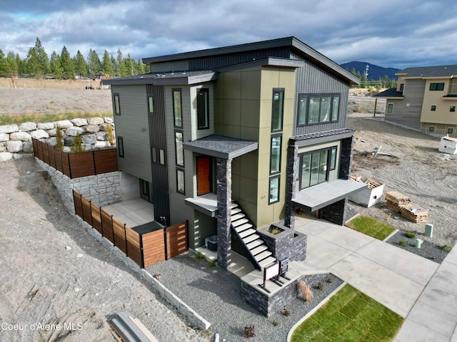 modern home featuring a mountain view