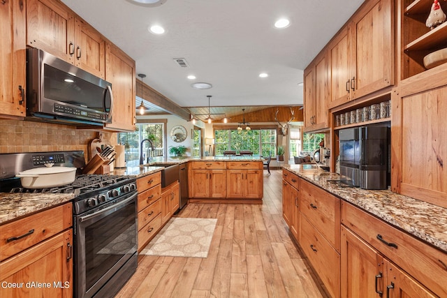 5718 E Sleepy Ln, Coeur Dalene, ID 83814 - kitchen with appliances with stainless steel finishes, a peninsula, light wood-type flooring, recessed lighting, and decorative backsplash