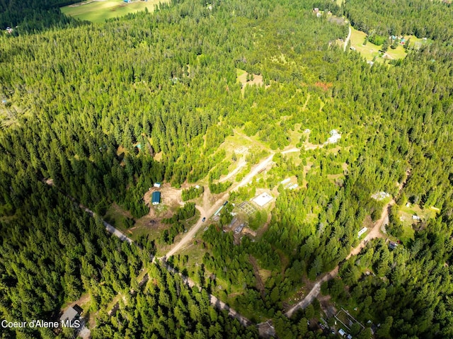 bird's eye view featuring a wooded view