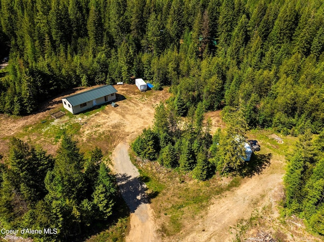 birds eye view of property featuring a wooded view