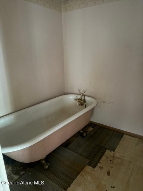 bathroom with a washtub