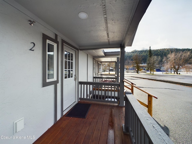 balcony featuring covered porch