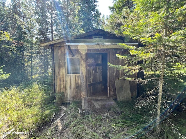 Listing photo 3 for 540 Lost Cabin Trl, Saint Maries ID 83861