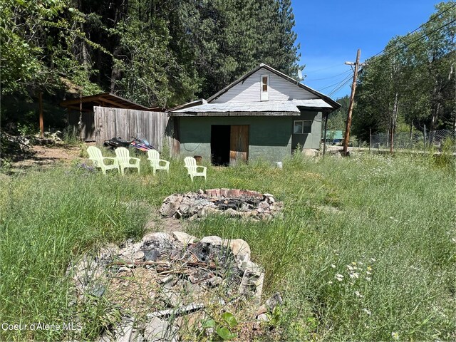 view of front of house with fence