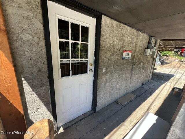 entrance to property with stucco siding