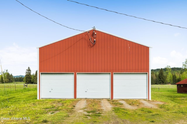 detached garage with dirt driveway