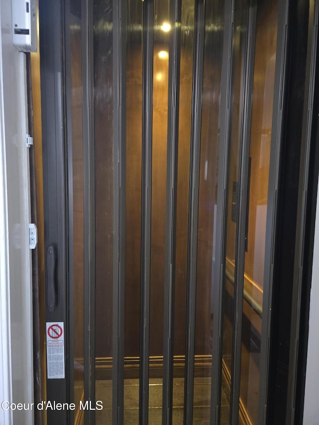 room details with elevator