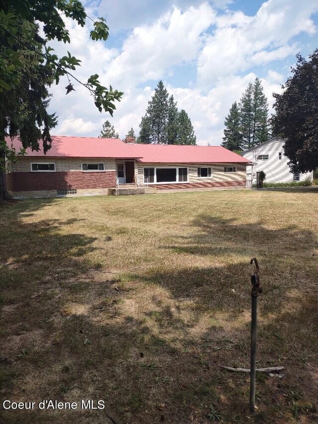 ranch-style house with a front lawn