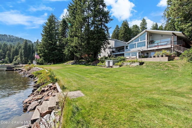 view of yard featuring a wooded view