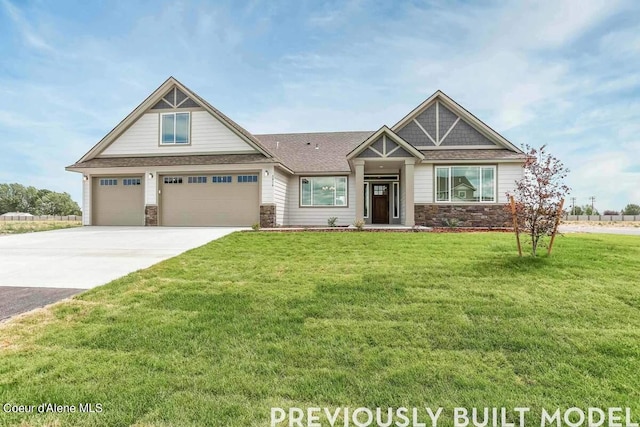 craftsman inspired home with a front lawn