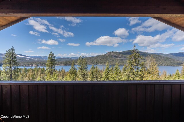 water view with a mountain view