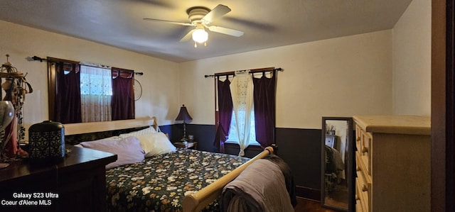 bedroom with ceiling fan