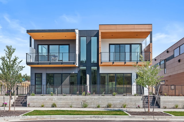 view of front of home featuring a balcony