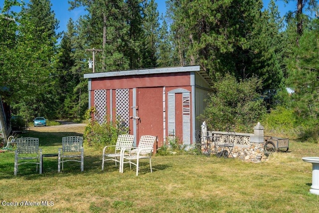 view of outdoor structure featuring a lawn