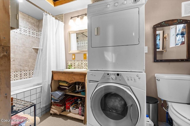 laundry area with sink and stacked washer and clothes dryer