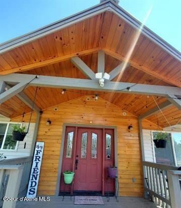 property entrance with ceiling fan