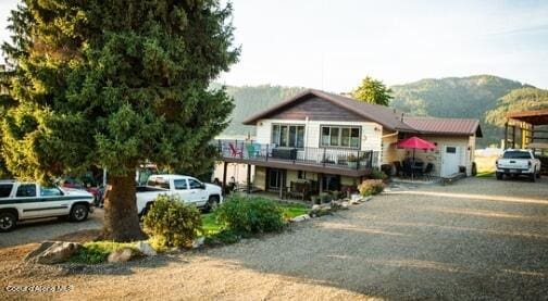 view of front of house featuring a mountain view