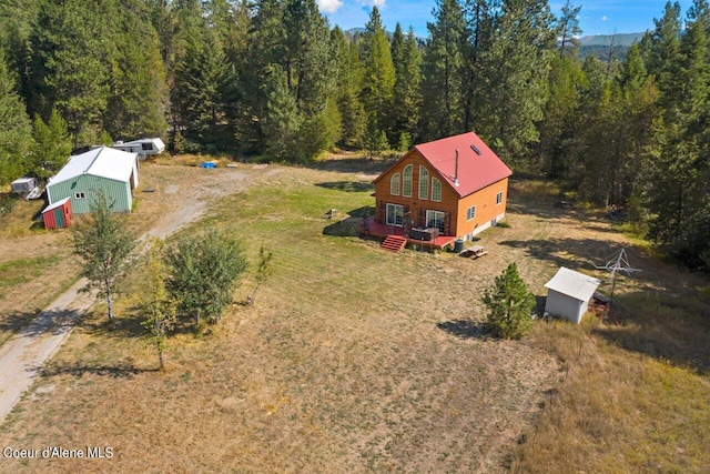 bird's eye view featuring a wooded view