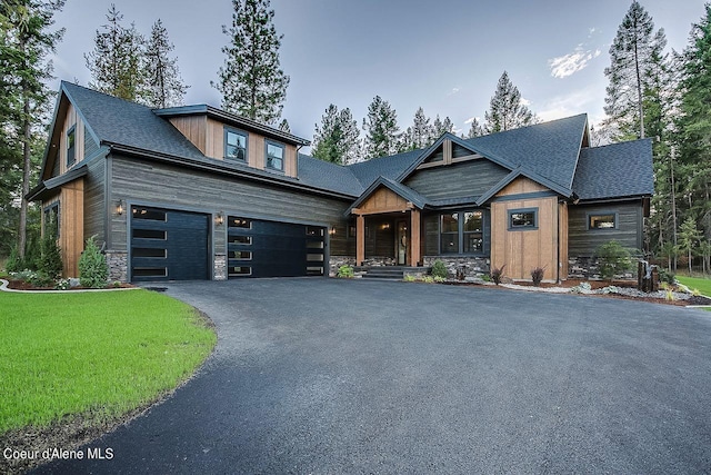 craftsman house featuring a front yard