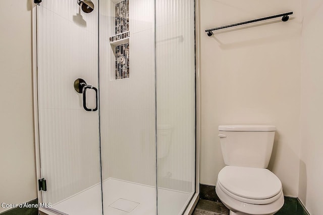 L3B10 N Walden Loop, Rathdrum, ID 83858 - bathroom with a shower with door and toilet