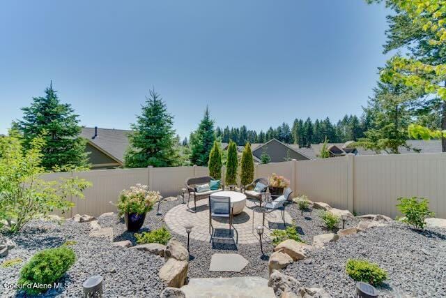 view of yard featuring a patio