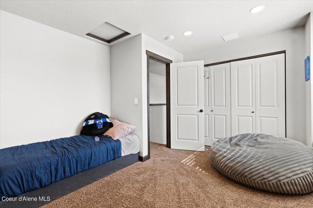 bedroom featuring a closet, carpet, and a textured ceiling