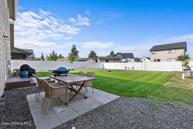 view of yard featuring a patio