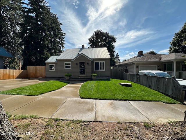 view of front of house featuring a front yard