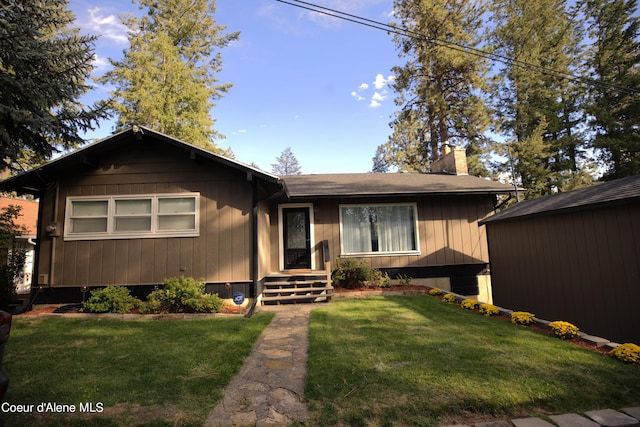 view of front of house with a front lawn