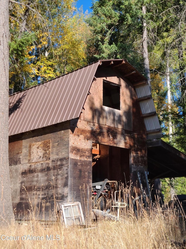 view of side of home featuring an outbuilding