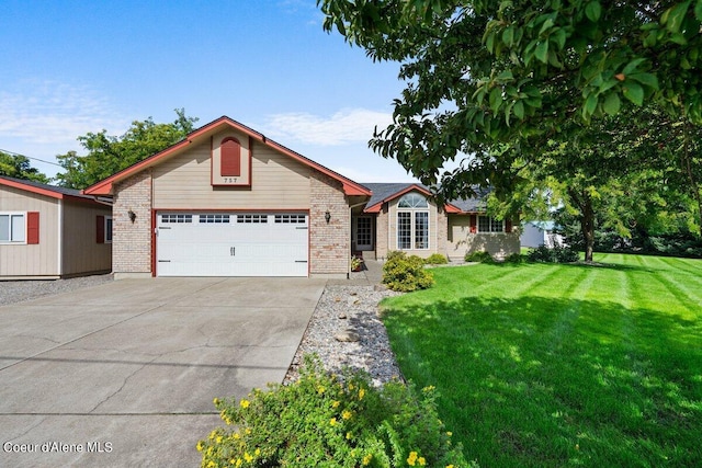 view of front of home featuring a front lawn