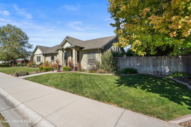 view of front of house featuring a front lawn