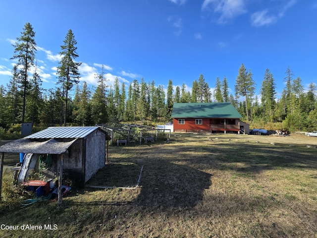view of yard with exterior structure and an outbuilding