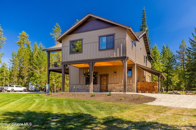 view of front of house featuring a front yard