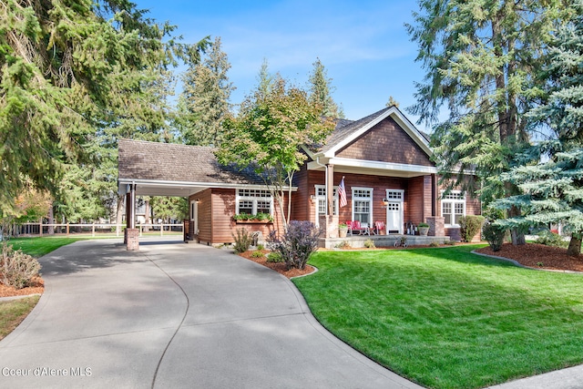 view of front of home featuring a carport and a front lawn