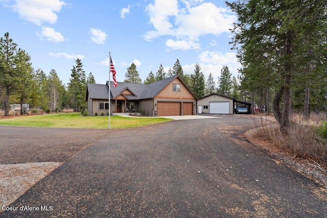 view of front of property featuring a garage and a front yard