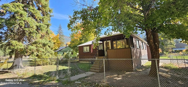 view of front of home with a mountain view