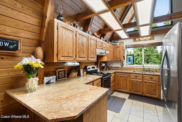 kitchen with kitchen peninsula, stainless steel appliances, sink, and light tile patterned floors