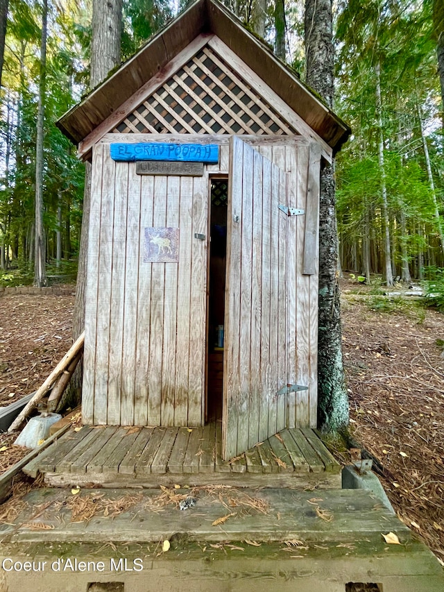 view of outdoor structure